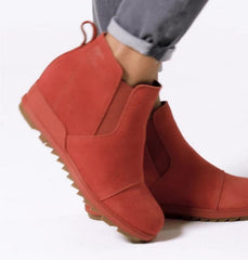 Women's Evie™ Pull-On Suede Bootie - Warp Red, Gum 10