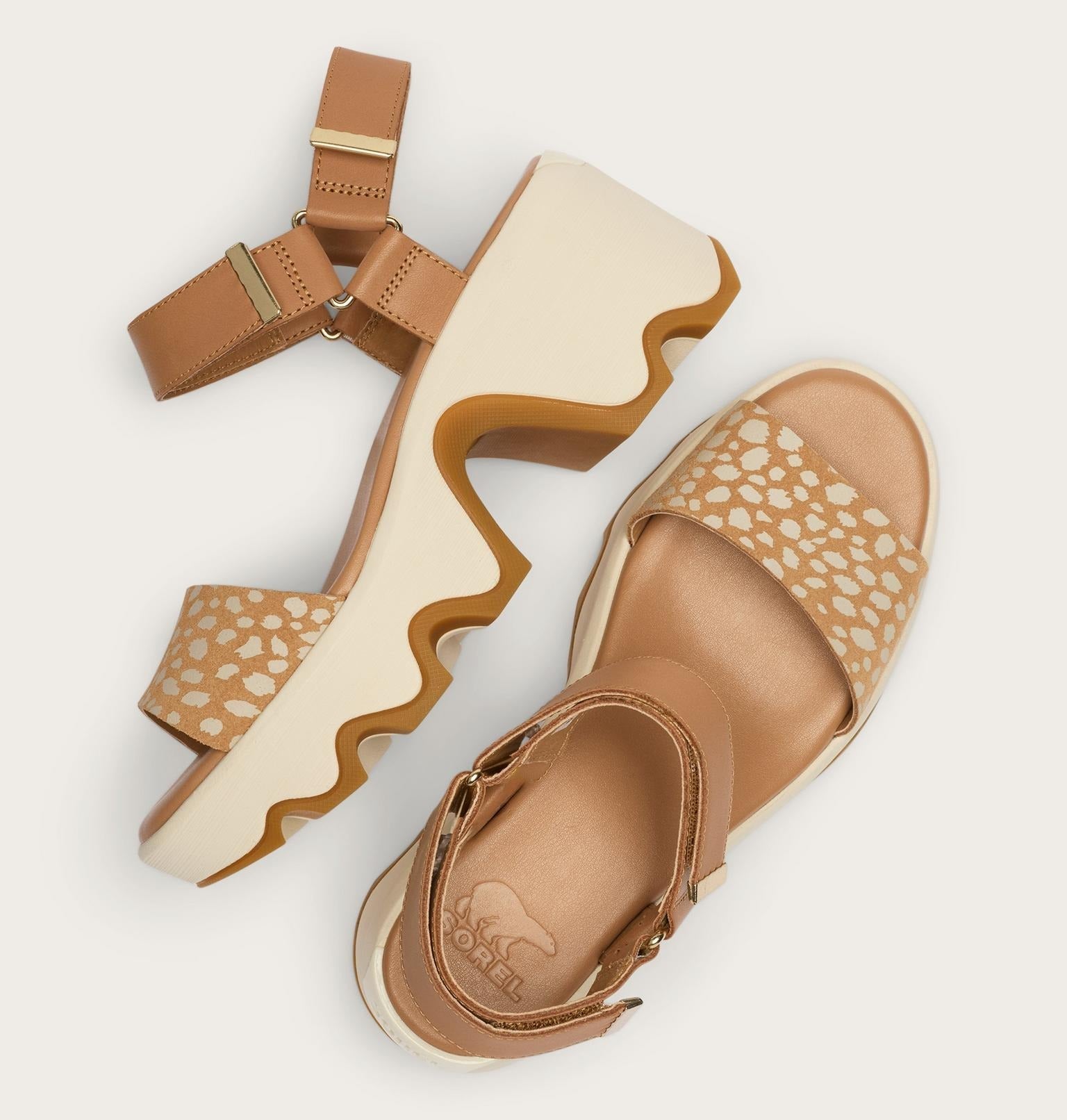 Kinetic™ Aura Y-Strap Women's Sandal - Tawny Buff, Chalk